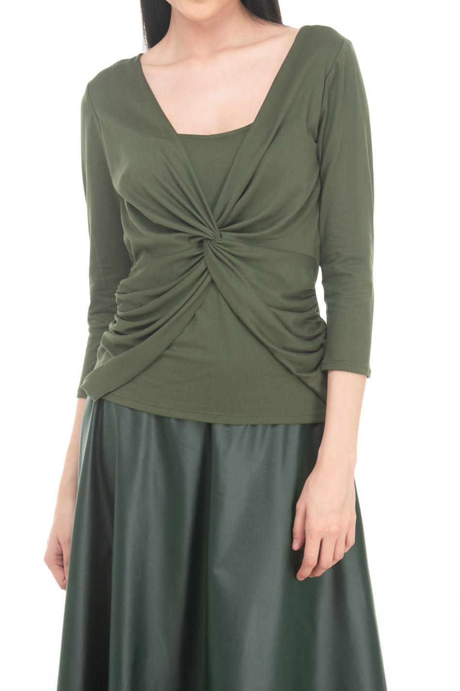 VD3837:2510:Blusa Lisa Drapeada Al Frente Cuello Redondo Manga 3/4